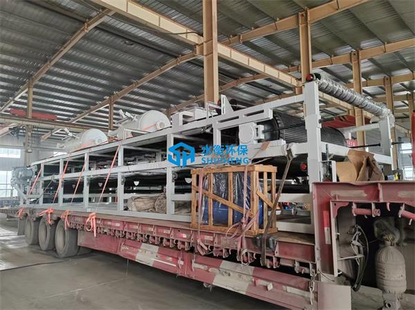 河北省帶式真空過濾機發(fā)貨現(xiàn)場